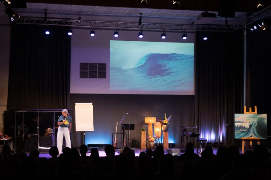 Stage with a wave on the screen